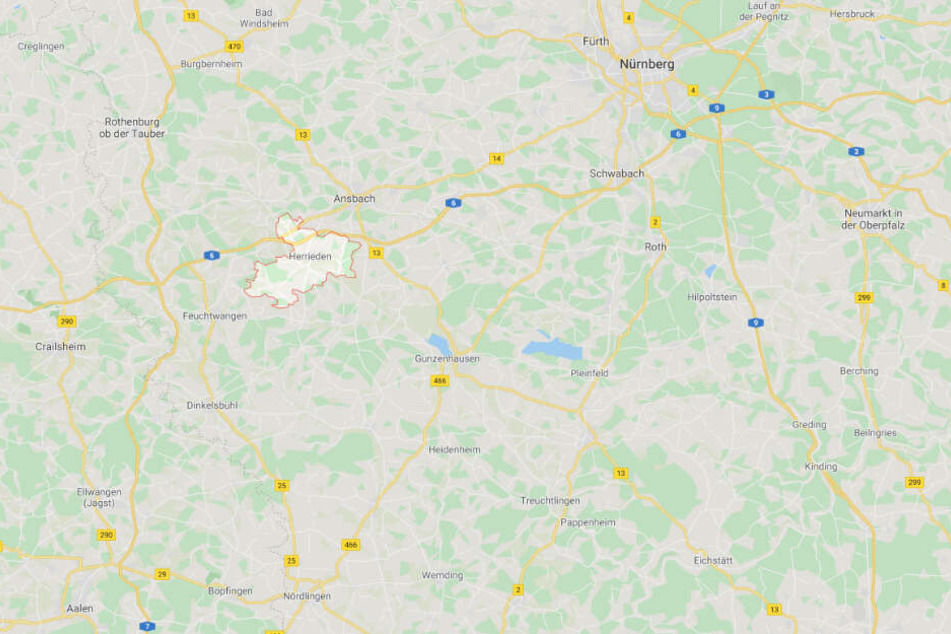 Der Brand ereignete sich in einer Wohnung in Herrieden im mittelfränkischen Landkreis Ansbach.