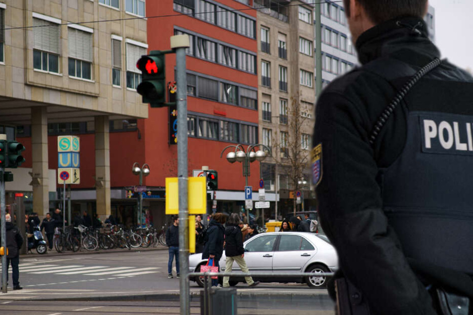 Nach der Tat an der Konstablerwache sollen der oder die Täter zur U- und S-Bahn-Station geflüchtet sein (Symbolbild).