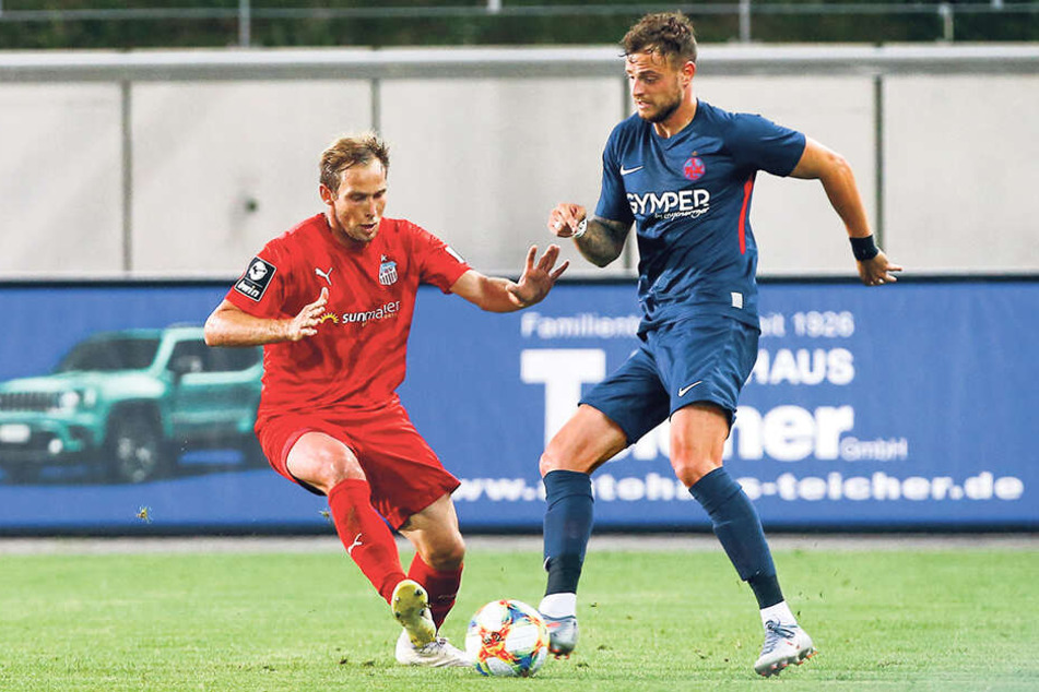 Zwickaus René Lange (l.) war gegen den sauschnellen Timmy Thiele überfordert.