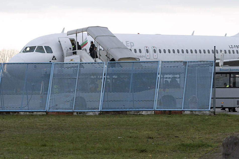 Per Charterflug wurden am Mittwoch 25 ausreisepflichtige Tunesier in ihr Heimatland abgeschoben. (Symbolbild)