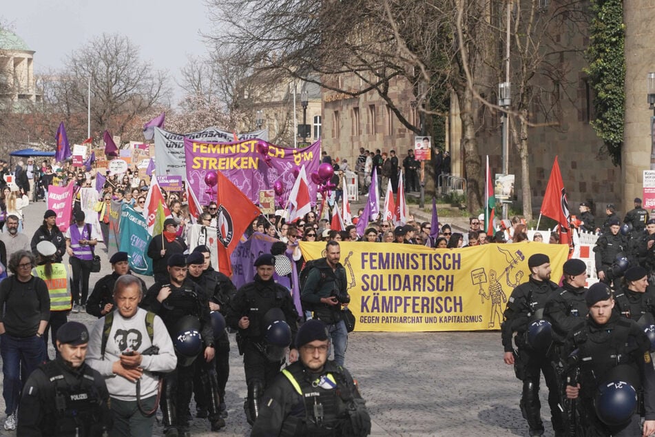 Mit zahlreichen Aktionen, wie einem Demonstrationszug am Sonntag, rückt die Landeshauptstadt Frauenrechte in den Fokus.