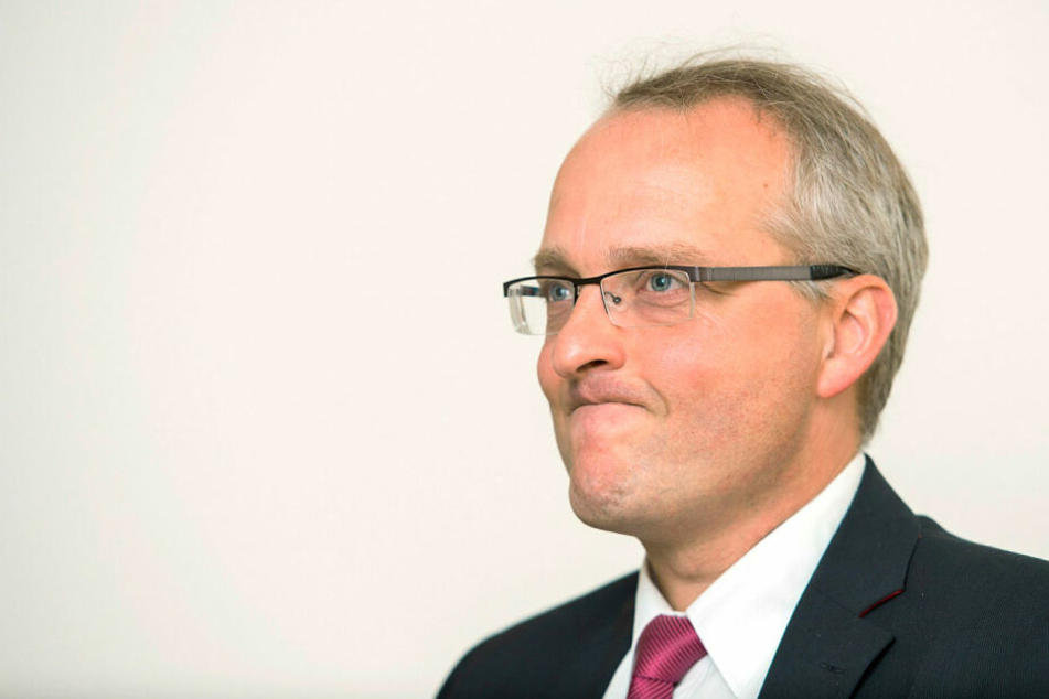 Von Anfang an umstritten: Landesbischof Dr. Carsten Rentzing (52) wurde 2015 erst im sechsten Wahlgang und mit nur einer Stimme Mehrheit gewählt.