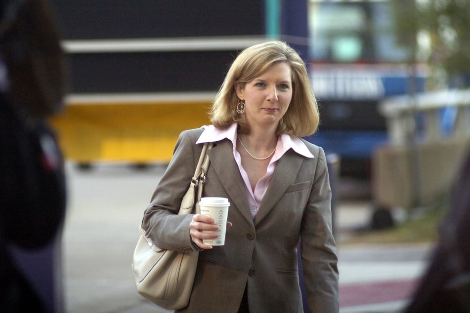 Kathryn Ruemmler is pictured entering the court during the 2006 Enron trial in Houston, Texas.