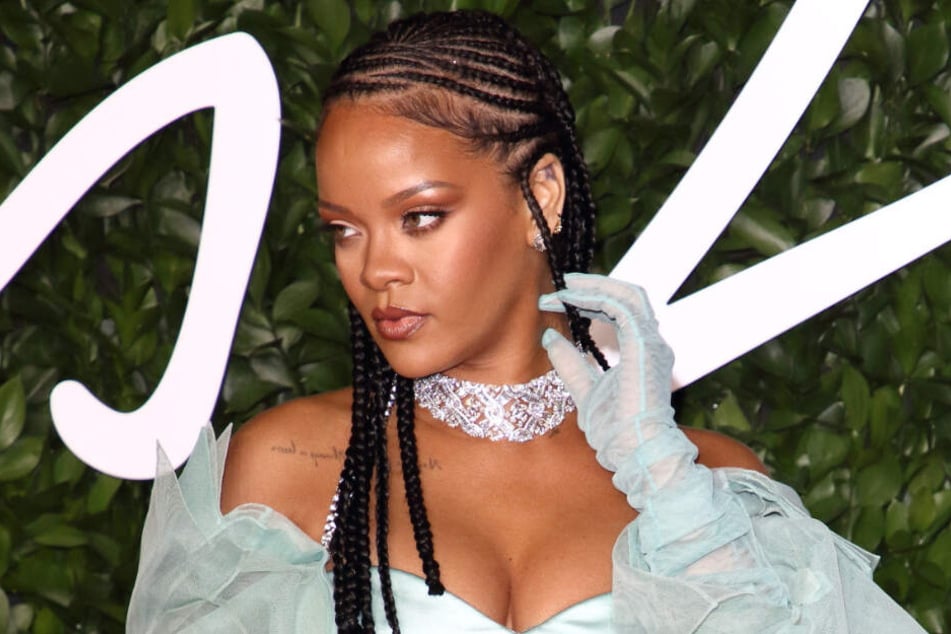 Rihanna (31) ist wieder zu haben.