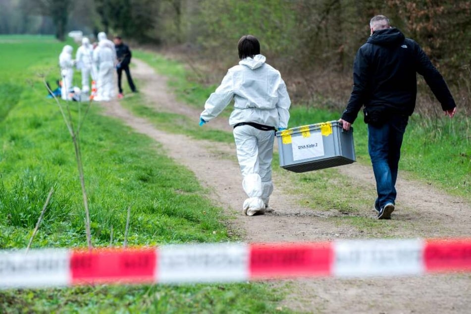 Die Babyleiche wurde auf einem Feld gefunden. (Symbolbild)