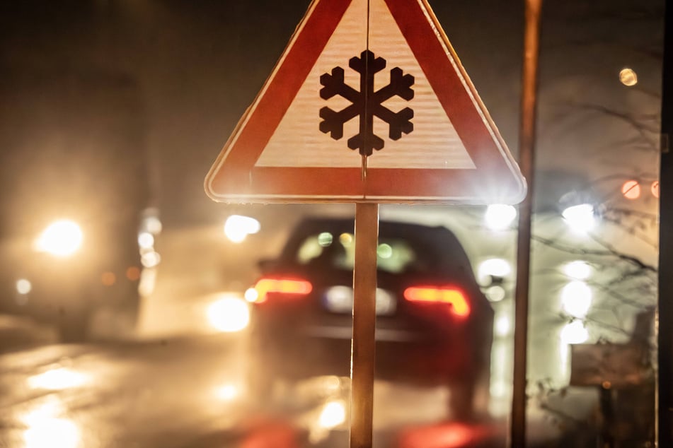 Bereits in der vergangenen Nacht hielt der plötzliche Schneefall die Beamten der Polizei Dresden ganz schön auf Trab. Insgesamt ereigneten sich 46 Unfälle im Stadtgebiet bis 9.30 Uhr. (Symbolbild)