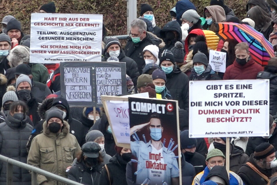 Am Wochenende fanden in mehreren bayerischen Städten (hier in Neumarkt i. d. Oberpfalz) Proteste gegen die Anti-Corona-Maßnahmen statt.