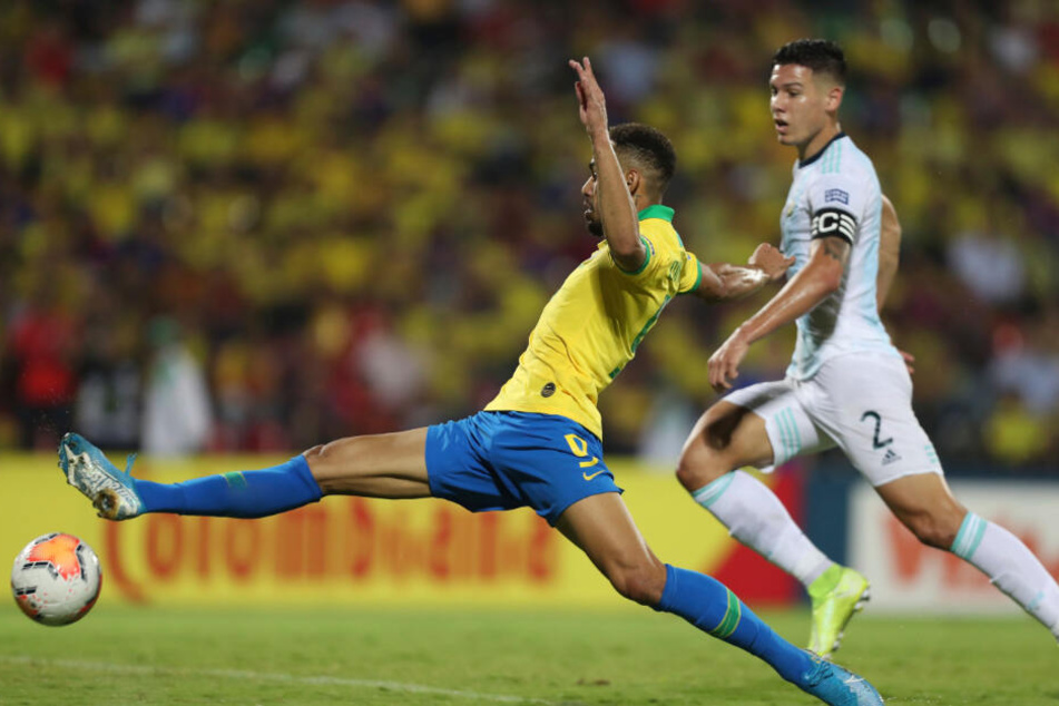 Matheus Cunha (l) aus Brasilien trifft zum 2:0.