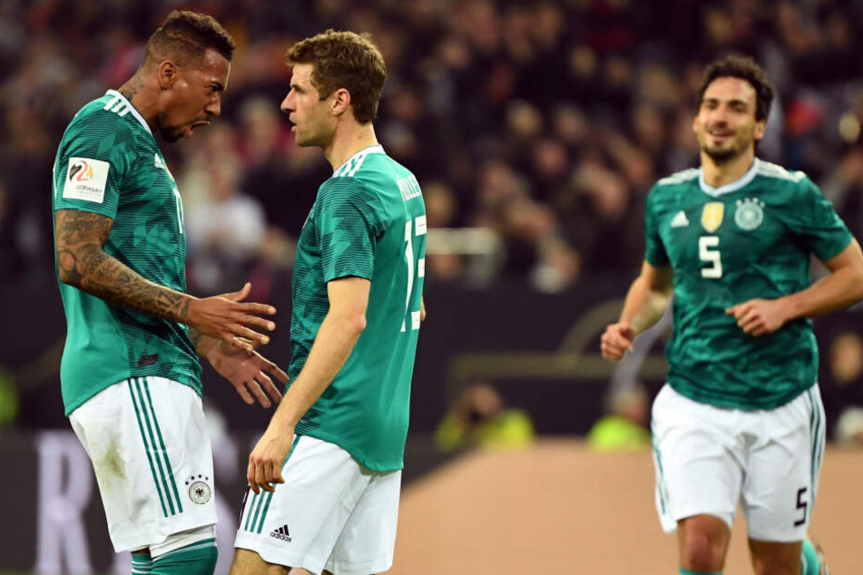 Jerome Boateng (l-r), Thomas Müller und Mats Hummels sind bei der nächsten EM 2020 nicht mehr dabei. (Archivbild)