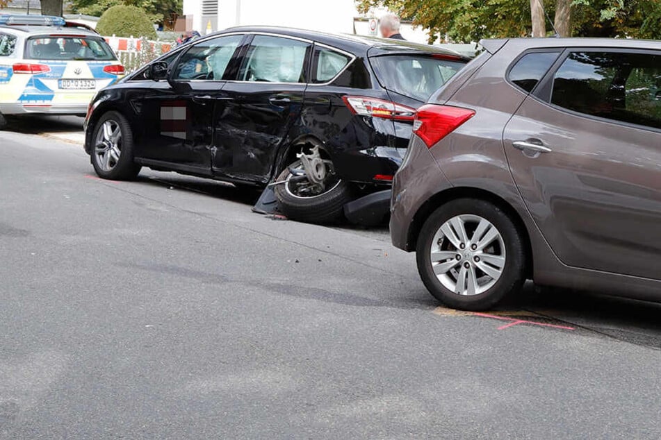 Die Straße wurde nach dem Crash gesperrt.
