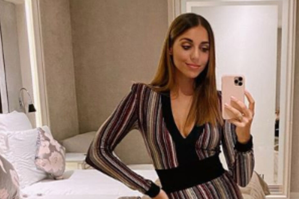 Mirjana Zuber macht ein Selfie in einem Pariser Hotel. 