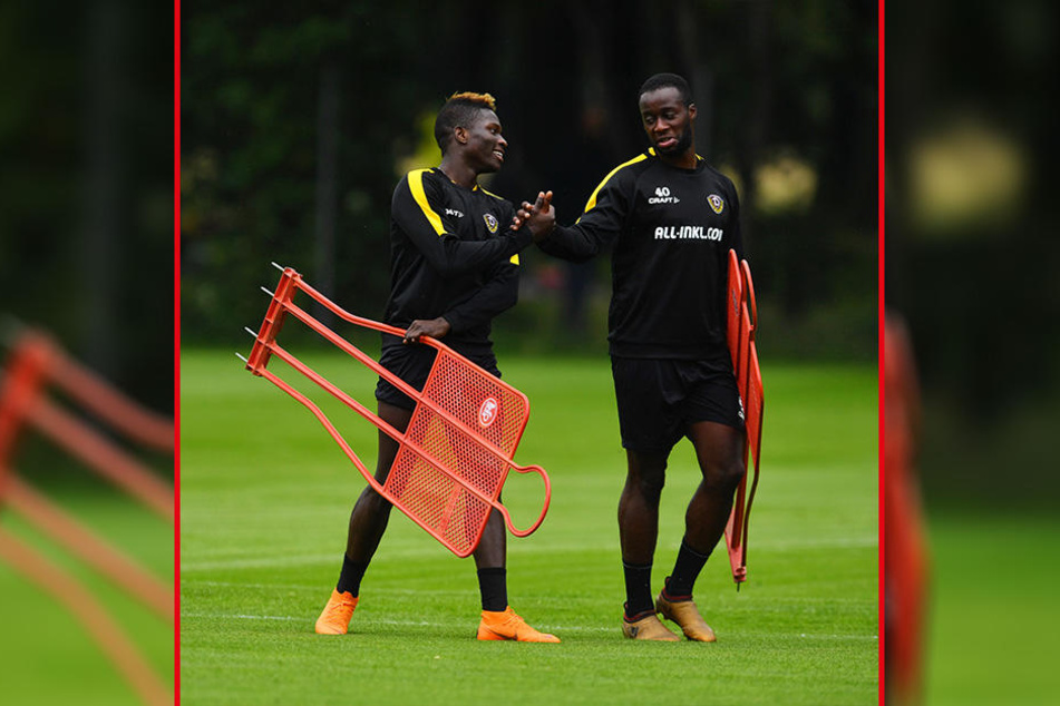 Zwei Angreifer unter sich. Erich Berko (r.) klatscht im Training mit seinem Kumpanen Moussa Koné ab. Gemeinsam wollen sie in der neuen Saison für reichlich Torgefahr sorgen.