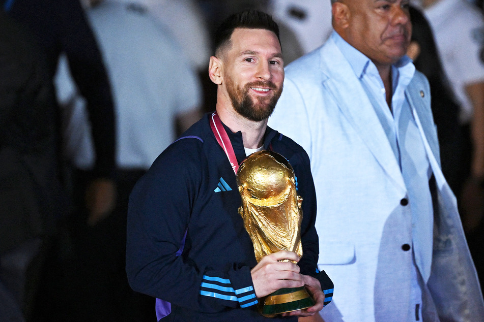 Lionel Messi (35) steht momentan bei PSG in Frankreich unter Vertrag. Doch der Weltmeister 2022 ist auch mit 35 Jahren noch ein Objekt der Begierde auf dem Transfermarkt.