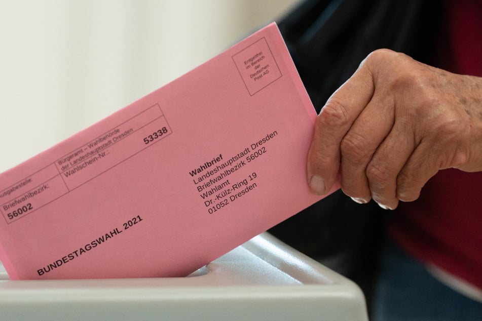 Einige Wahlscheine tragen Aufdrucke - das hat schon seine Richtigkeit.