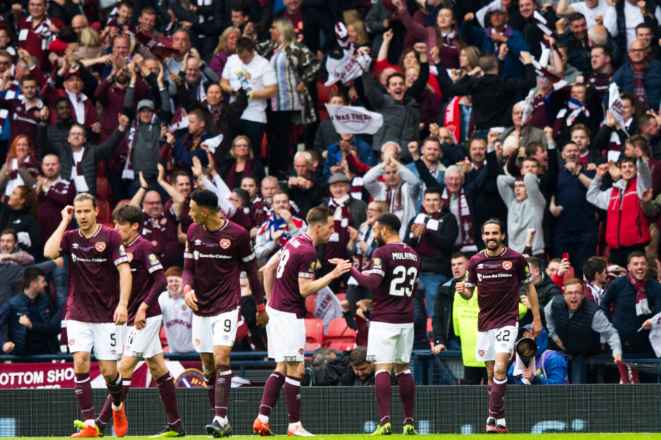 So freuen werden sich die Spieler der Heart of Midlothian über diese Nachricht sicher nicht. Sie bekommen nur noch die Hälfte ihres bisherigen Gehalts.
