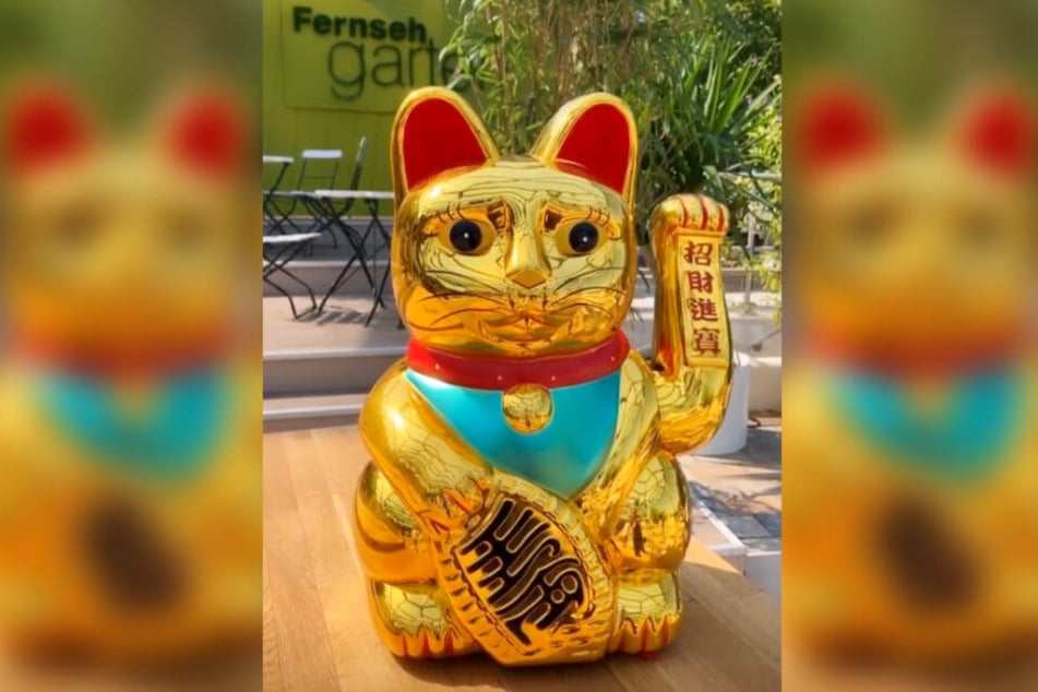 Unter Anderem mit einer asiatischen Winkekatze machte der ZDF-Fernsehgarten vor der Sendung Werbung auf Instagram.