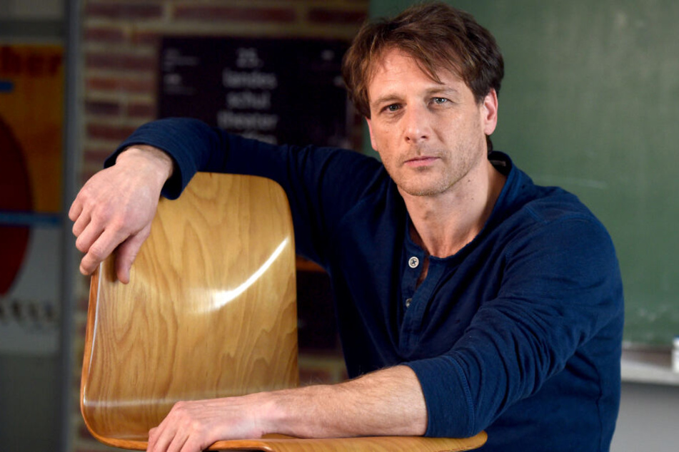 Seit zehn Jahren ist Schauspieler Hendrik Duryn (51) Star der TV-Serie "Der Lehrer".