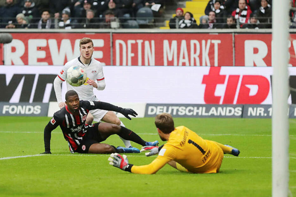Kevin Trapp konnte Leipzigs beste Chance durch Timo Werner (hinten) parieren.