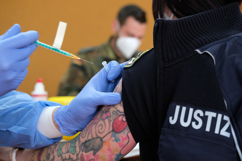 In der JVA Volkstedt sind am Dienstag Beschäftigte und Gefangene geimpft worden.