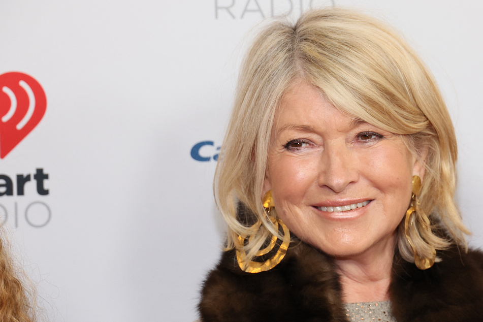 Martha Stewart takes record from Elon Musk's mother with SI swimsuit edition cover!