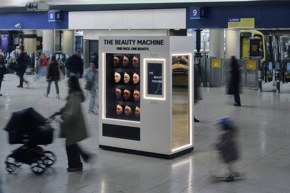 Anfang April feierte "The Beauty Machine" ihre Premiere in der Londoner Waterloo Station. Weitere europäische Städte wie Paris sollen folgen.