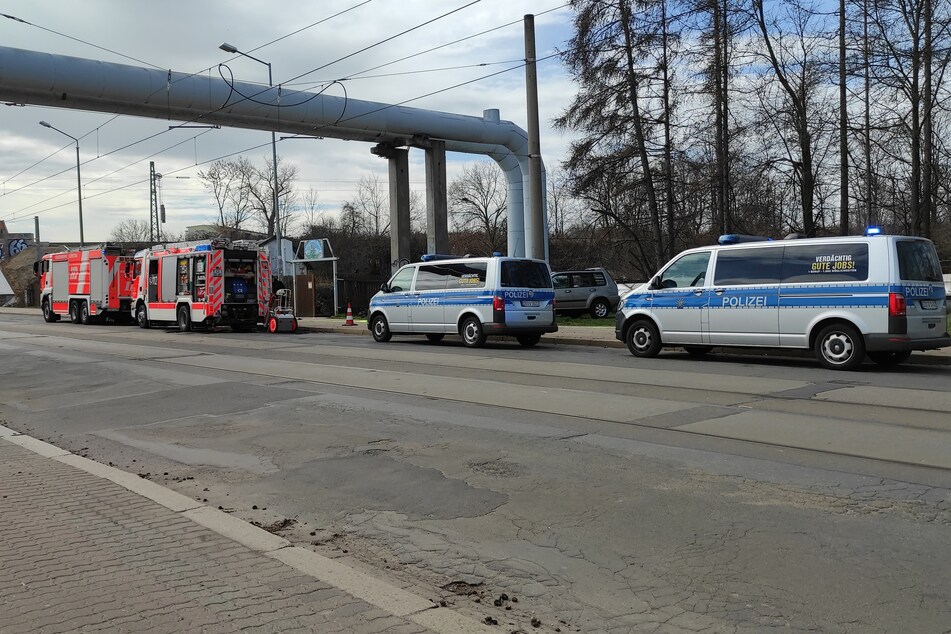 Bei einem Laubenbrand am Montag in Leipzig-Kleinzschocher ist ein 40 Jahre alter Mann verletzt worden.