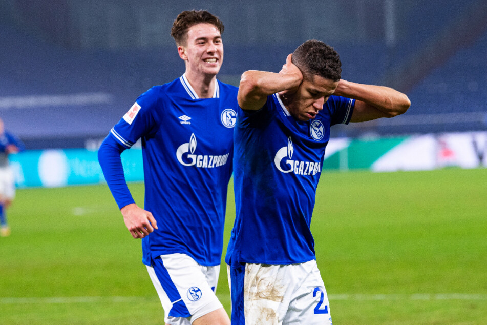 Bildeten am Samstag ein kongeniales Duo: Amine Harit (23, r.) bereitete alle drei Treffer von Matthew Hoppe (19) vor und erzielte das 4:0 selbst.