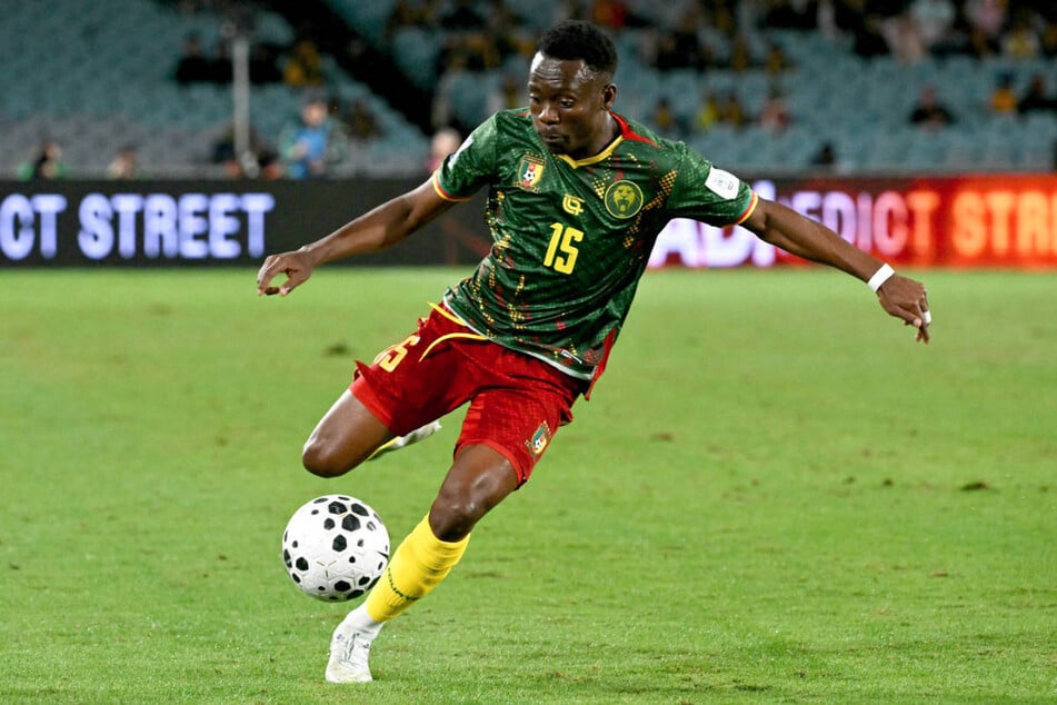 Arthur Avom hat bereits 14 Spiele für die Nationalmannschaft von Kamerun absolviert.