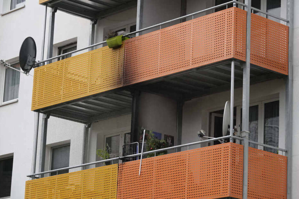 Ein Böller hat auf diesem Balkon für einen kleinen Brand gesorgt.