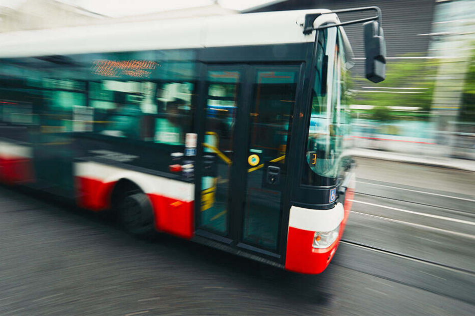 Vom Bus erfasst. Tödlicher Unfall in Wuppertal. (Symbolbild)