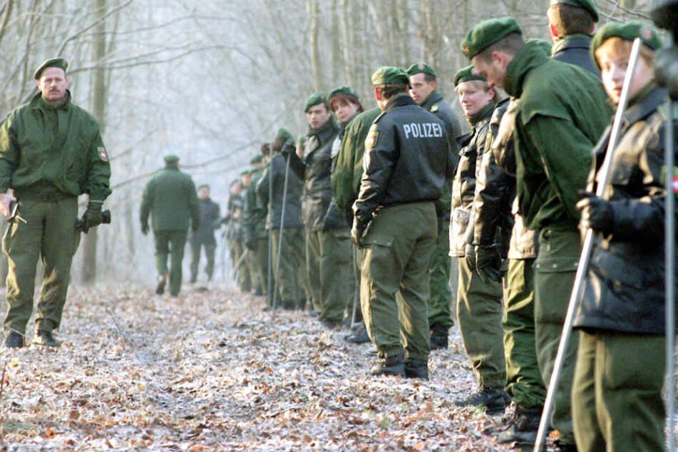 Die Polizei durchsuchte vor fast 18 Jahren die Gegend, in der die Jugendliche verschwand, fand aber keine Spur von ihr.
