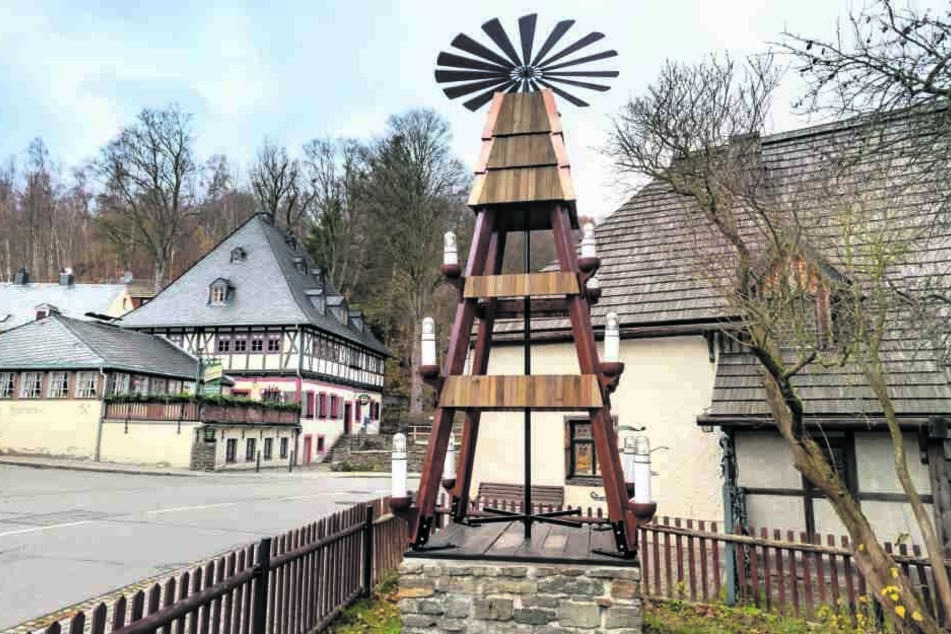 Das Grundgestell steht schon, doch noch fehlen die Figuren in der Pyramide am Frohnauer Hammer.