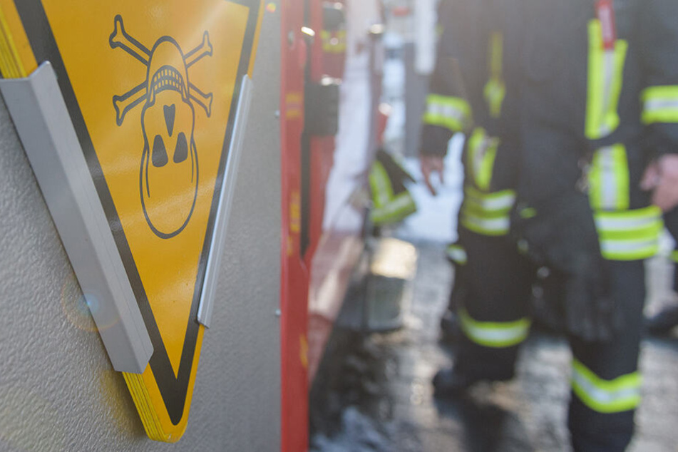 Einsatz von Polizei und Feuerwehr wegen verdächtiger Umschläge. (Symbolbild)