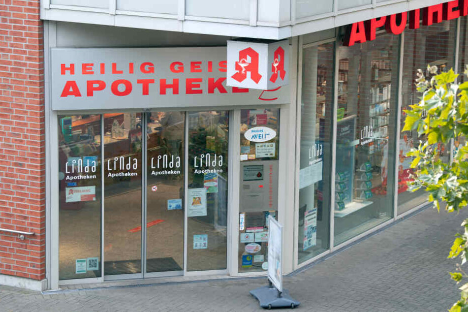 Kunden dieser Kölner Apotheke sollen Glukose-Mittel unbedingt zurückgeben.
