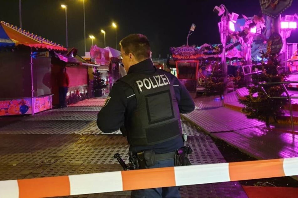 Ein Mann ist auf dem Weihnachtsmarkt in Berlin-Lichtenberg ums Leben gekommen.