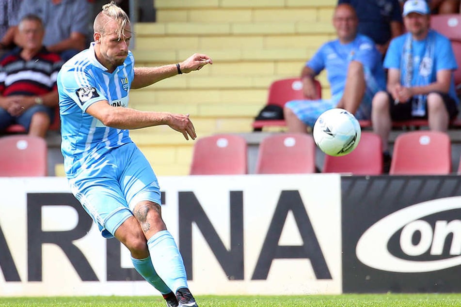 Der Neu-Chemnitzer Maurice Trapp im Teststpiel gegen Meuselwitz am Ball.