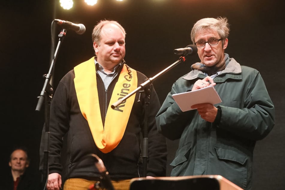 Auch ernste Veranstaltungen wie das Bürgerfest auf dem Neumarkt gehörten zu den
vielen Pflichtterminen von OB Dirk Hilbert.