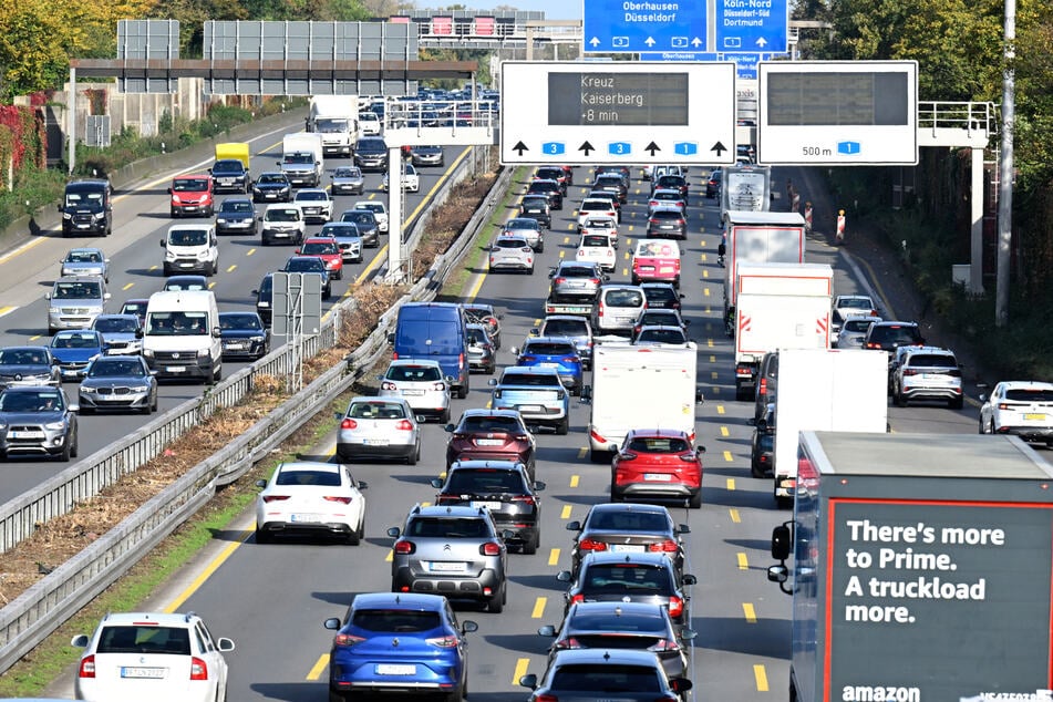 Rund um das Leverkusener Autobahnkreuz auf der A1 müssen Verkehrsteilnehmer ab Freitag mit massiven Einschränkungen und Staus rechnen.