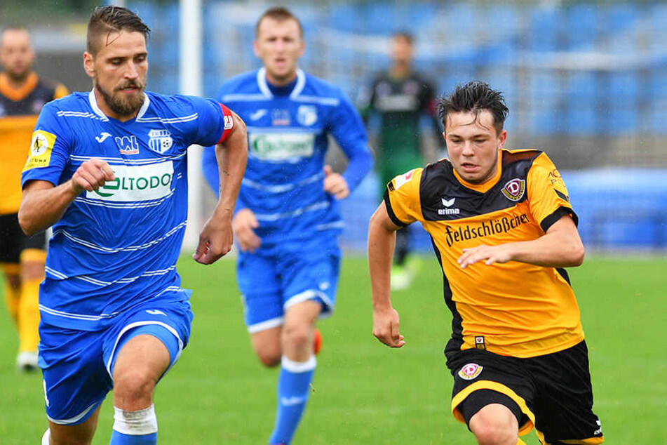 Vasil Kusej (r.), hier im Laufduell mit Lukas Vanek vom FK Usti nad Labem, gilt als eines der größten Talente bei Dynamo. Aber auch der Tscheche ist längst noch nicht bei den "Großen" angekommen.