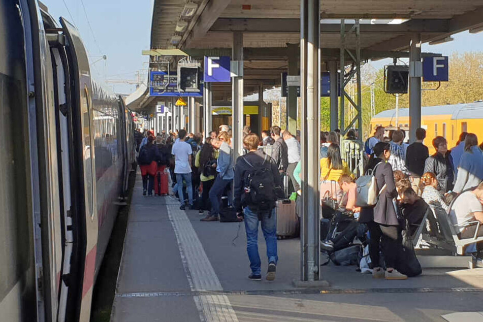 Ein Böschungsbrand hat am Freitag für Chaos gesorgt.