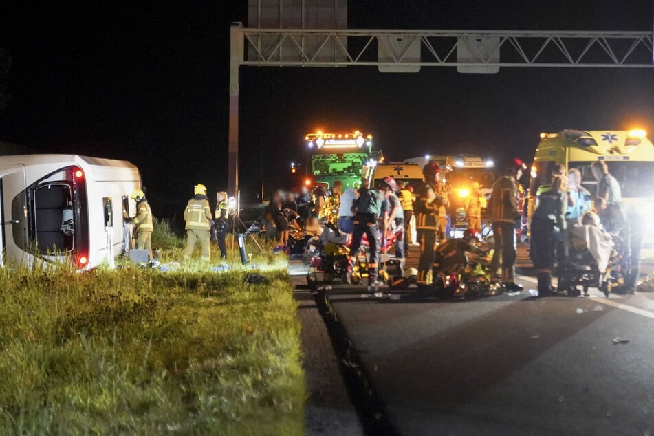 Schwerer Unfall in den Niederlanden: Reisebus mit deutschen Schülern verunglückt