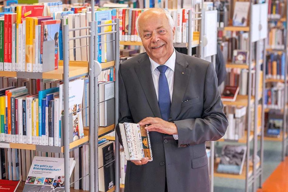 Curt Bertram liebt Bücher. Er sorgt mit seinem Verein dafür, dass die Leseratten in Chemnitz immer gutes Futter in der Bibo finden.