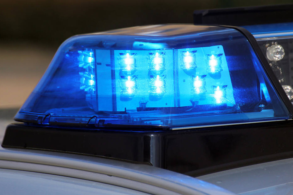 Die Identität des Trios ist der Polizei bislang unbekannt.
