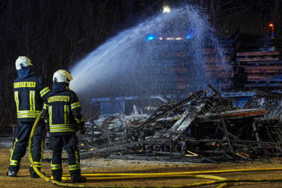 Von vielen Buden ist nur noch Schutt und Asche übrig geblieben.