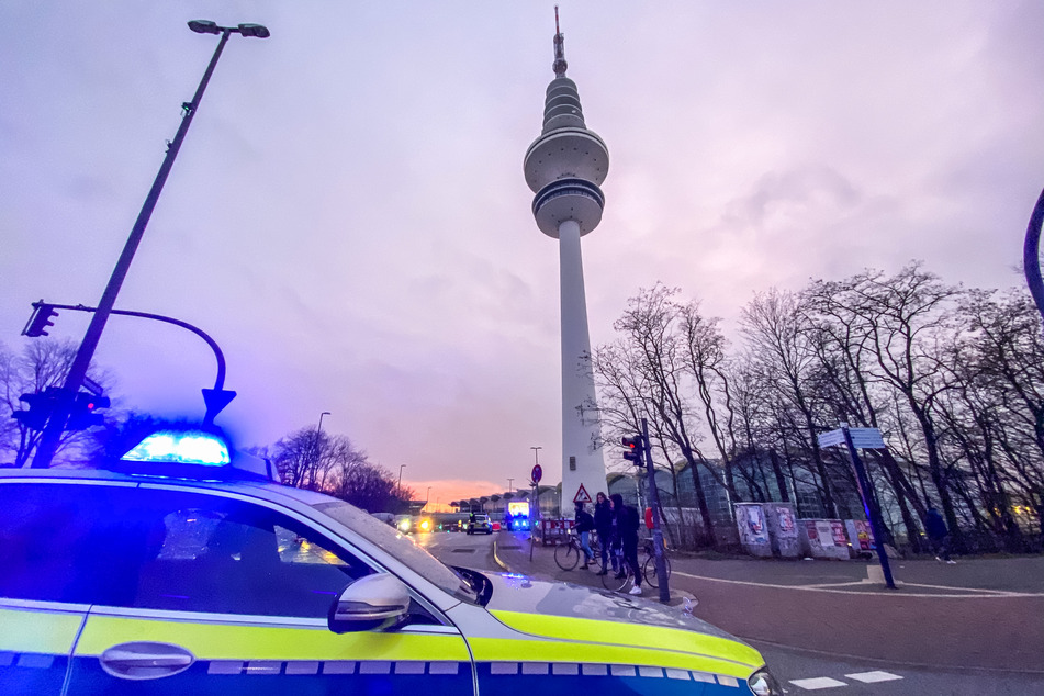 Hamburg: Absturzgefahr! Feuerwehreinsatz am Hamburger Telemichel