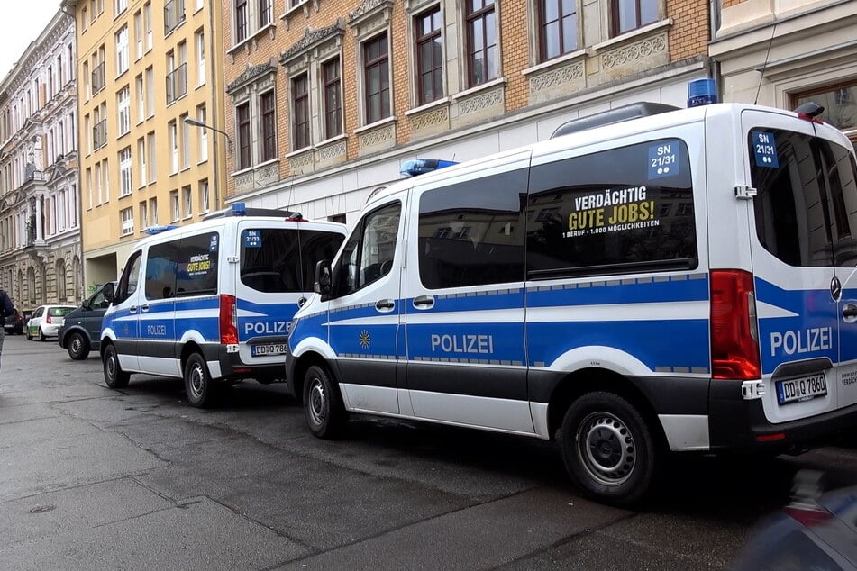 An 25 Orten in Leipzig, Nordsachsen und dem Landkreis Leipzig fuhren am Mittwoch Polizeibeamte vor, um bei Kinderporno-Beschuldigten Beweismittel zu sichern (Symbolfoto).