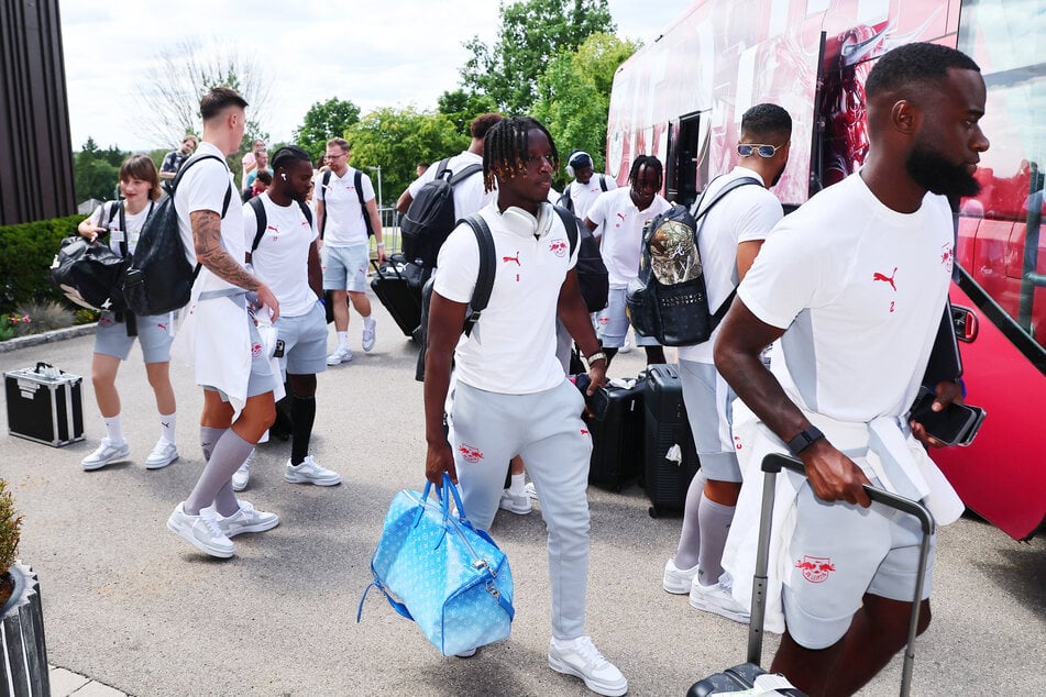 Nach einer intensiven Trainingswoche, mit einem deutlichen Testspielerfolg im Gepäck, reist RB Leipzig am Mittwochmorgen zurück nach Sachsen.