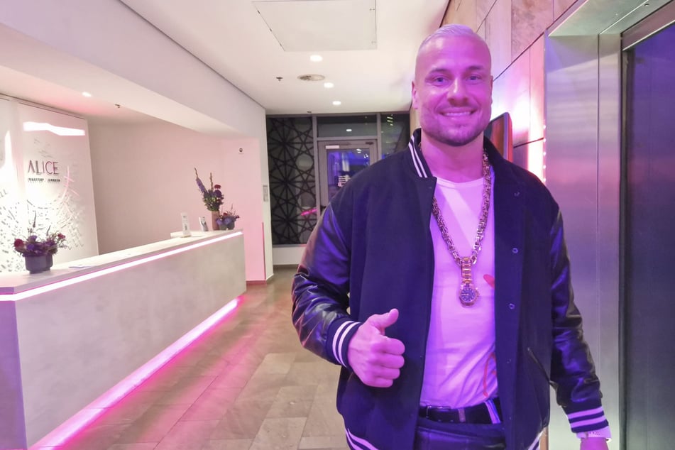 Daumen hoch: Eric Sindermann (37) ist heiß auf den Fight.