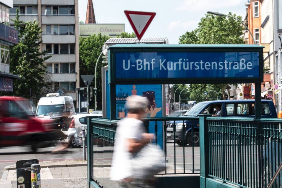 Im U-Bahnhof Kurfürstenstraße haben sich am Neujahrstag dramatische Szenen abgespielt. (Archivfoto)