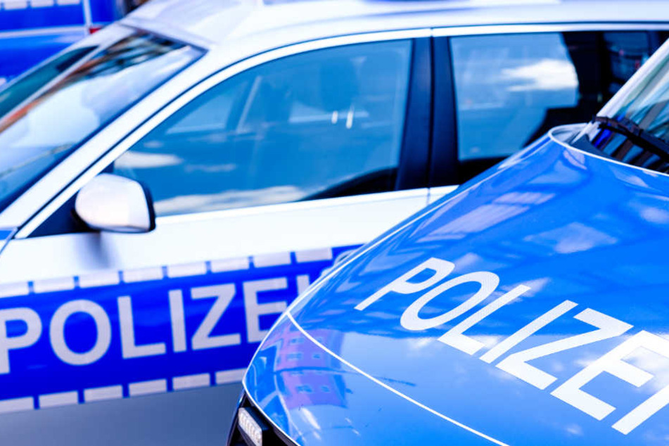 Zwei Jugendliche und ein Mädchen sind in Berlin fremdenfeindlich beleidigt und attackiert worden. (Symbolbild)